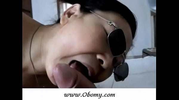 korean exhibitionist in blowjob action