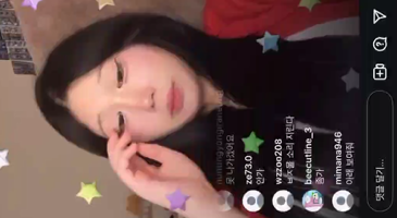 한국야동_(한국야동) 수치를 모르고 보지 발라당 까고 자위하는 어린년