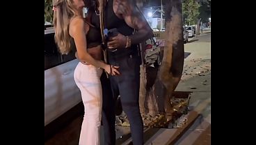 O Negão BBC Arrombou Minha Buceta Sem Camisinha na Frente do Corno Depois do Pagode