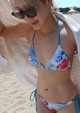 Pick Up Girls At The Sea For Summer Memories!