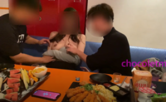 한국야동_무료야동 - 노래방에서 모르는 남자 2명 불러서 돌려먹히기