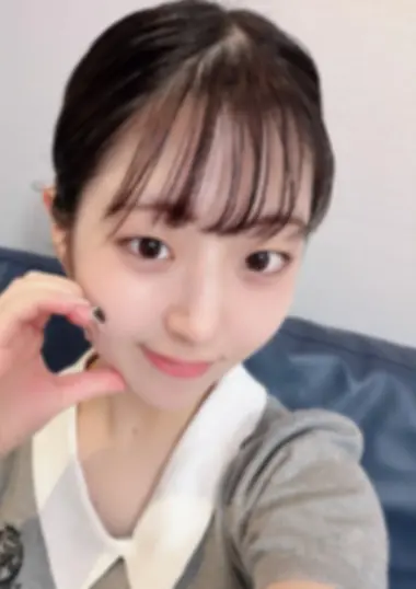 [The fastest catch of a former idol right after graduation!] A pure and beautiful girl nicknamed "Invincible Smile," a real local idol. Her innocent smile is the brightest star in her hometown. Guaranteed to drive otaku crazy.