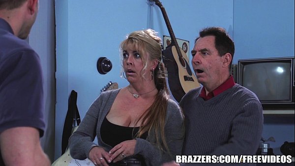 Brazzers - Chloe Addison gives everyone a free show