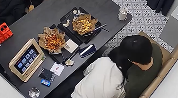 한국야동_(한국야동) 조그만 커튼방 그안에선 과연 어떤 일들이