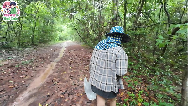 A Thai teenager was walking in the forest collecting mu and suddenly she showed her pussy.