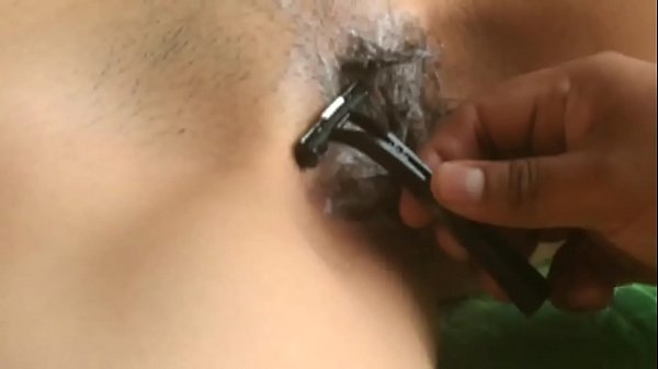 I shave her pussy to fuck her and she allows it