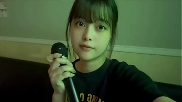 [Don't open the door...] Heart pounding. Karaoke masturbation. She is a very innocent college student who puts her fingers in and out of her pussy with all her might.