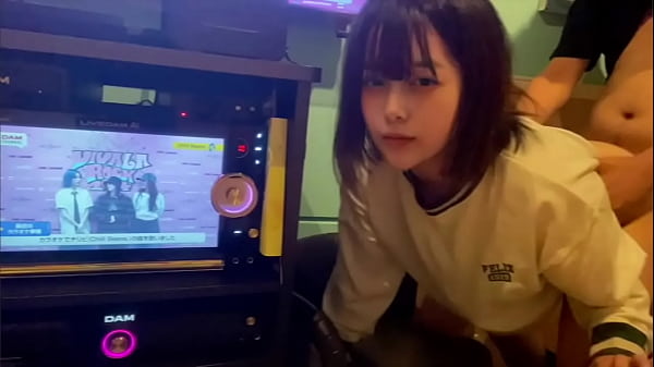 If it's just a blowjob, it's not cheating, right? A female student who cheats on her boyfriend at karaoke with a male friend. She likes the smell of a penis.