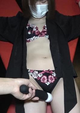 Gonzo Bukkake In order to feed Musco-kun a nutritious meal, a married woman working at a certain supermarket has her drink a lot of other people's nutritious semen with her lower mouth. ハメ撮りぶっかけ某スーパーで働く人妻に、ムスコ君に栄養いっぱいのご飯を食べさせてあげるために、他人の栄養いっぱいの精液を下のお口でいっぱい飲んでもらいま