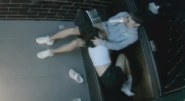 한국야동_(한국야동) 노래방에서 대놓고 꼬추빠는 미친커플