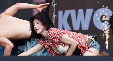 한국야동_(한국야동) 2025 워터밤 썸머퀸 권은비 Crazy in Love
