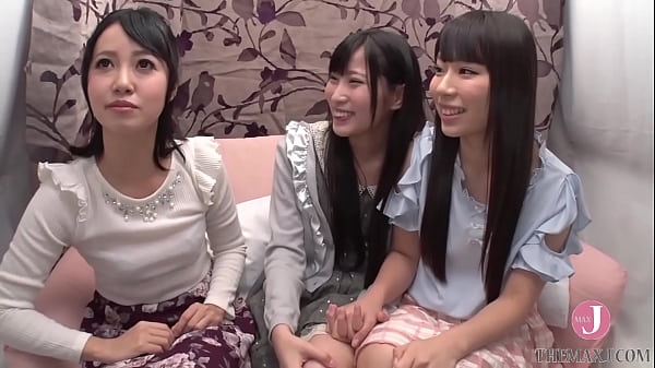 The first lesbian 3P Oma Co ○ wet x 2 lively experience with friends of the same university! Intro