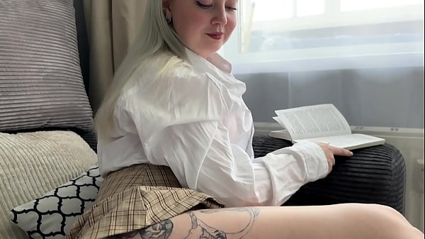 cute student gave a blowjob