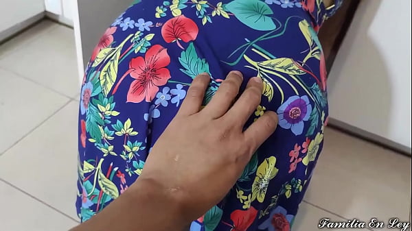 Brave Stepfather Takes Advantage of His Stepdaughter in the Kitchen