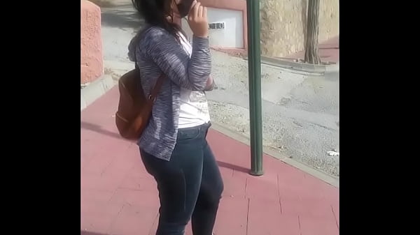(Public Bus) Flashing boobs and blowjob by a stranger