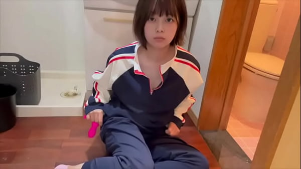 [Clothes-on masturbation] I tried masturbating with a vibrator while wearing the jersey I wore in school, just like I did back then...