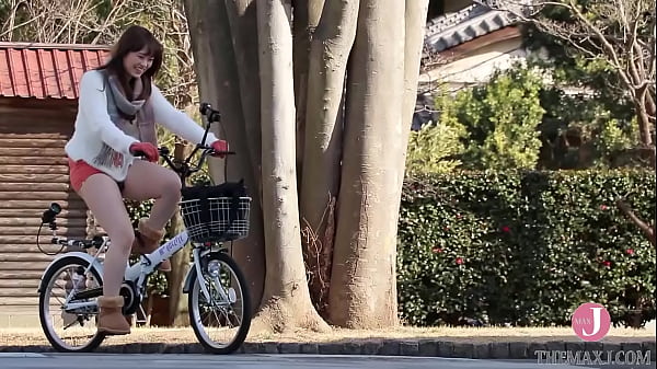A perverted bicycle ride with a glimpse of light blue underwear [bunc 001]