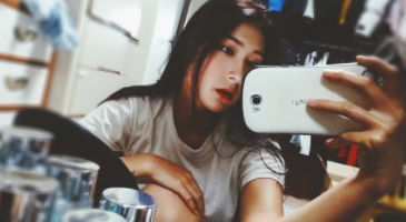 한국야동_(한국야동) 인스타로 꼬신 얼짱녀 변기에서 자위 시키기