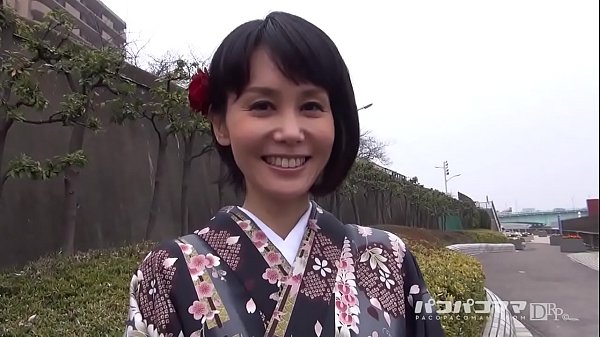 Married Nadeshiko Training-First Training of a Popular Beauty Witch-Yuria Aida 1