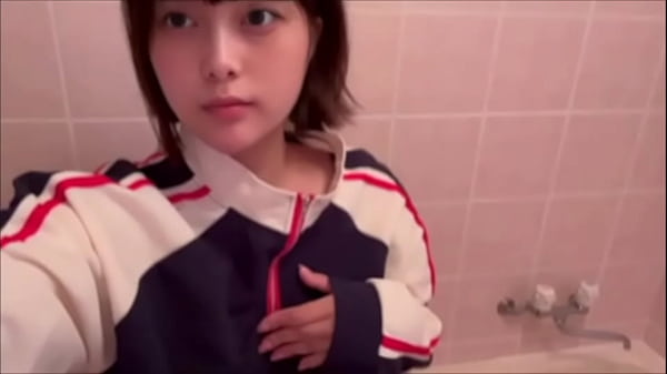 [Karaoke] A plain female college student gets excited when she masturbates in a place where she shouldn't.