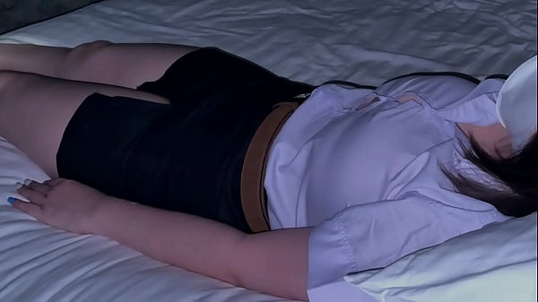 A female student from a famous university takes part-time jobs after school.