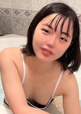 I can't stop being excited by the baby-faced, black-haired, innocent 18-year-old Yui-chan in a school swimsuit and her pure, obedient eyes! Intense sex with an old man's dick!! Innocent 18 years old with a baby face and black hair, Yui-chan's school swimsuit and pure and obedient eyes do not stop excitement! - Old man's dick squirrel rich sex!