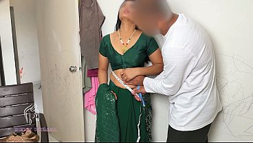 Komal went to the tailor to get her blouse stitched and he lured her with free sex.