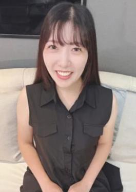 Total of 4 shots A tall beautiful woman participating in a summer comic with her hobby cosplay, she is shy but squeezes the cock violently with her beautiful butt and squeezes the man's semen with a smile