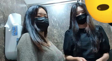 한국야동_(한국야동) 간단 대딸 시리즈 - 대딸 알바뛰는 여대생 두명과 공중 화장실에서