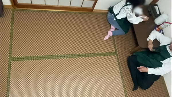 "Ah, there... no..." In the break room at my part-time job, my part-time leader said he would give me a massage, and gradually...