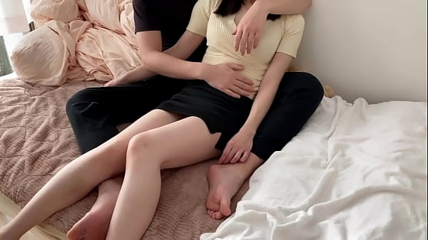 Morning on a public holiday. I was flirting with my girlfriend just before she went to work and it turned into creampie sex... Japanese amateur hentai
