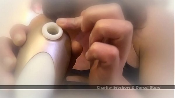Squirting while getting her clit sucked