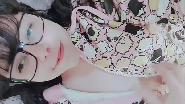 Amateur teen filming her pussy on cellphone - Hana Lily