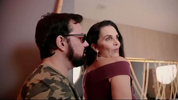 I gave my ass to my friend's hot, hung, naughty husband and the cuckold saw everything - The hottie Luiza Ambiel gave her ass and pussy in front of her best friend and the three of them had a great time.