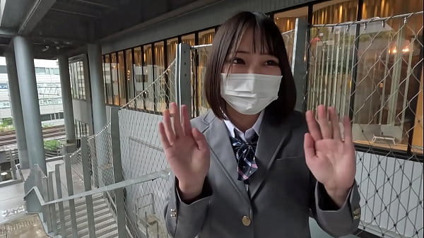 In a public toilet, in the middle of a busy street, she is in a car! First time filming, first ever creampie! "Personal filming" original 356th person