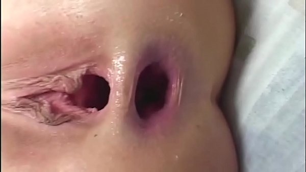 She shows him her tits, her ass, then he takes her cunt and it gets very warm - and everything in her intestine too ... then she loads something in the face, because she doesn't want to get pregnant ...