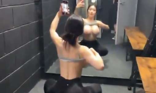 한국야동_피팅룸 거유녀 셀카~아씨!! 놀래라