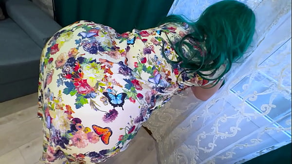 A mature housewife showed off her charms and received anal sex in gratitude