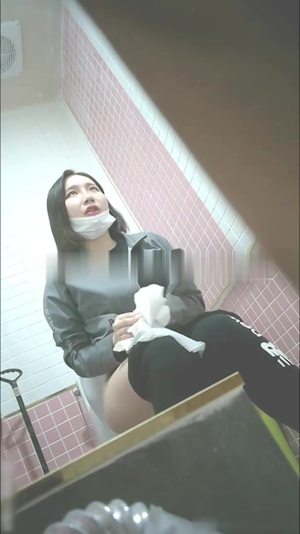 (한국야동) 대학교 근처 번화가 상가의 화장실 korean porn vip