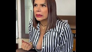 I have coffee with a mature Colombian influencer on our first date