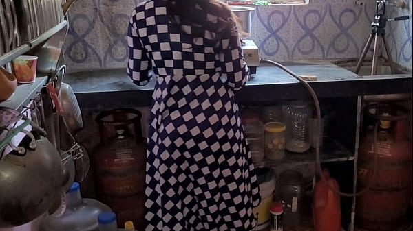 Brother-in-law took the native sister-in-law to the kitchen and fucked her