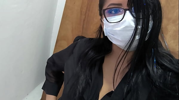 I'm the sexiest executive in the office!! I'm a sensual bitch eager to fuck. I love being watched while I show off my slutty side.